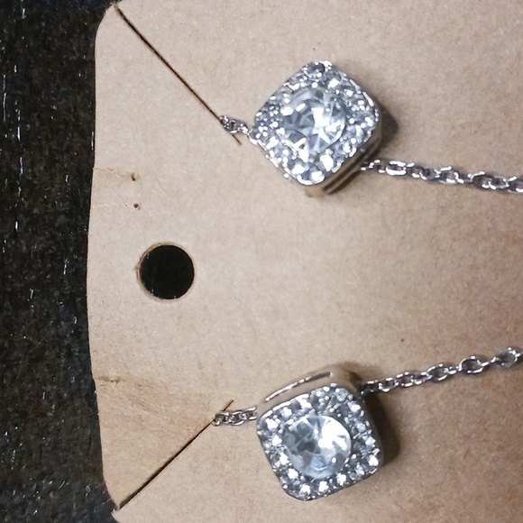 Set of Earrings with Matching Necklace - Picture 3 of 4